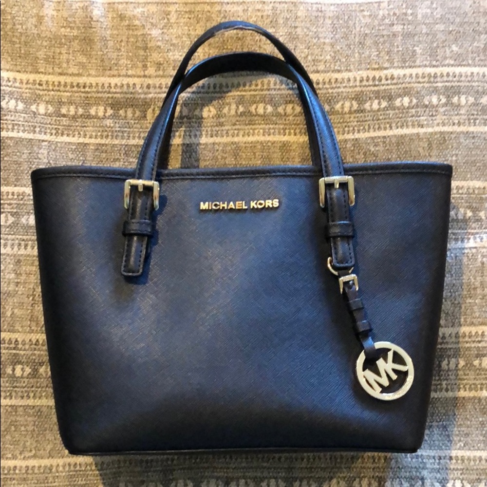 ✨Michael kors mini jet set bag with clip closure ✨